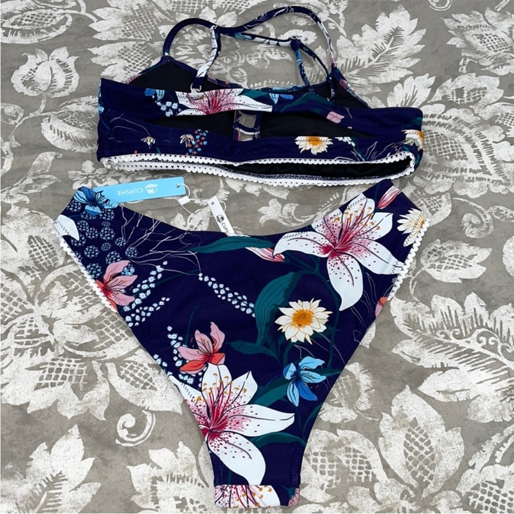 CUPSHE BIKINI SET, NAVY BLUE💙FLORAL, NWT, medium size - Picture 4 of 9